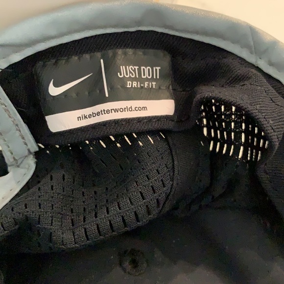 Nike Mesh Hat - Picture 4 of 4